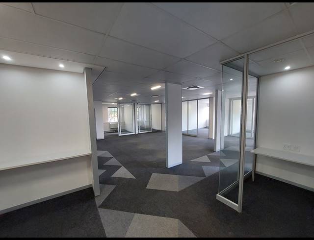 283M² OFFICE TO LET IN BRYANSTON